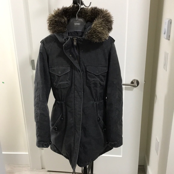 Aritzia Community Paradigm Parka - Picture 1 of 3